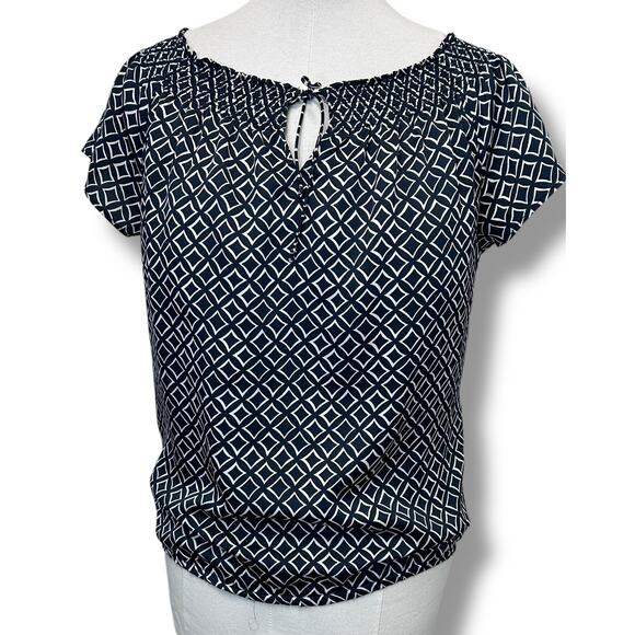 Ann Taylor Women’s Flutter Sleeve Keyhole String Tie Geometric Lightweight Top S - Picture 3 of 10